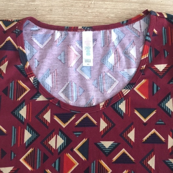 LuLaRoe CLASSIC T Tee Shirt Maroon Black Geometric - Picture 2 of 3